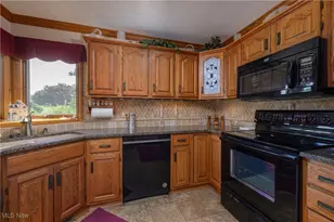 986 S Azalea Blvd, Barberton, OH 44203 - Photo 25