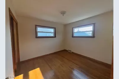 701 E 315th Street, Willowick, OH 44095 - Photo 15