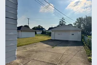 701 E 315th Street, Willowick, OH 44095 - Photo 3