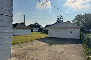 701 E 315th St, Willowick, OH 44095 - Photo 3