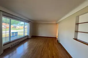 701 E 315th St, Willowick, OH 44095 - Photo 9