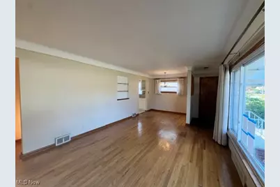 701 E 315th Street, Willowick, OH 44095 - Photo 11