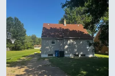 6926 Mackenzie Road, Olmsted Falls, OH 44138 - Photo 11