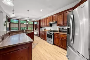 9 Henderson Ln, Williamstown, WV 26187 - Photo 5