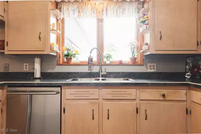 461 Park Drive, Campbell, OH 44405 - Photo 5