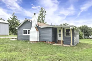 7390 Chestnut St, Chippewa Lake, OH 44215 - Photo 9