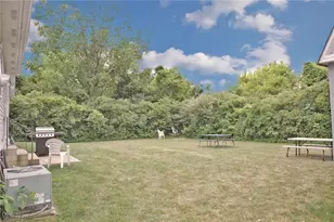 121 Fairview Ln, Kelleys Island, OH 43438 - Photo 13