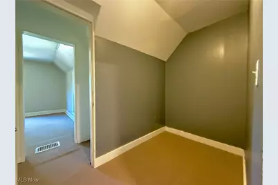 387 4th Street NW, Barberton, OH 44203 - Photo 15