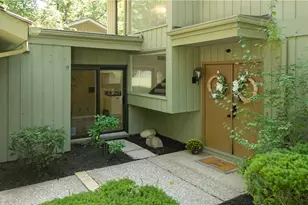 624-1 Russet Woods Ct, Aurora, OH 44202 - Photo 1