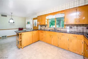 126 S Rhodes Ave, Niles, OH 44446 - Photo 9