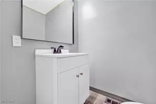 121 Lake St, Akron, OH 44301 - Photo 17