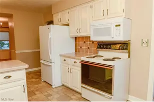 148 Marcia Dr, Youngstown, OH 44515 - Photo 3