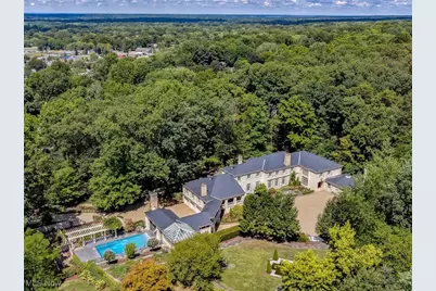 400 Hunters Hollow Drive SE, Warren, OH 44484 - Photo 1