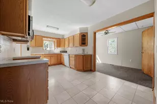 1702 Far View Rd, Akron, OH 44312 - Photo 9