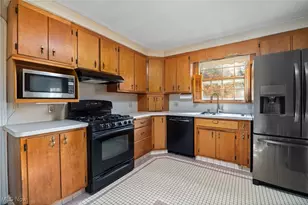 976 Gulf Rd, Elyria, OH 44035 - Photo 17