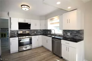 4740 Echoglenn St NW, Canton, OH 44720 - Photo 3