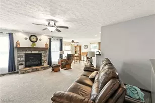 5239 Monroe Square E, Barberton, OH 44203 - Photo 9