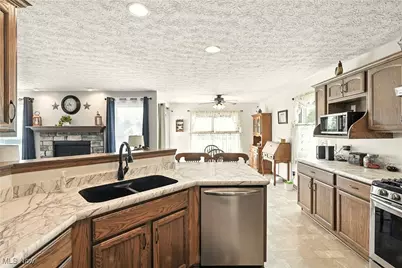 5239 Monroe Square E, Barberton, OH 44203 - Photo 13