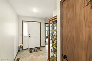 5239 Monroe Square E, Barberton, OH 44203 - Photo 5