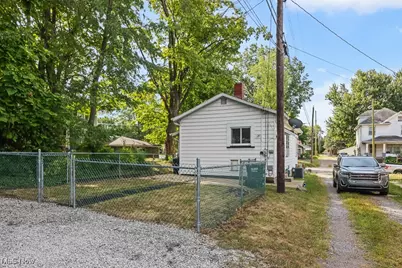 725 W Summit Street, Alliance, OH 44601 - Photo 3