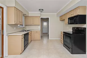 988 E 348th St, Eastlake, OH 44095 - Photo 9