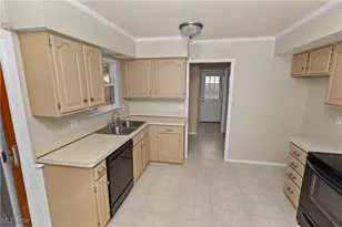 988 E 348th St, Eastlake, OH 44095 - Photo 3