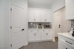 18433 Whitney Rd, Strongsville, OH 44149 - Photo 7