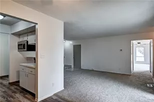 6883 Colonial Dr, Mentor, OH 44060 - Photo 7