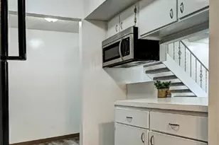 6883 Colonial Dr, Mentor, OH 44060 - Photo 13