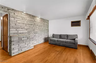 566 Sunshine Ave, Youngstown, OH 44505 - Photo 9