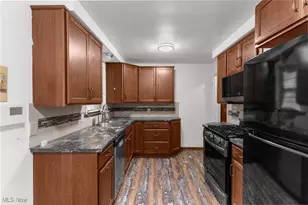 566 Sunshine Ave, Youngstown, OH 44505 - Photo 13