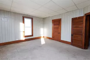 113 E 4th St, Uhrichsville, OH 44683 - Photo 9