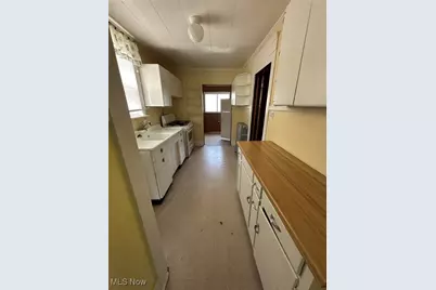 539 Thelma Avenue, Akron, OH 44314 - Photo 9