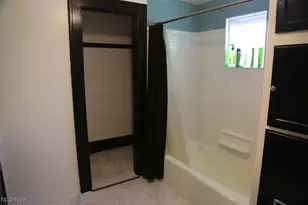 243 W North St, Medina, OH 44256 - Photo 7