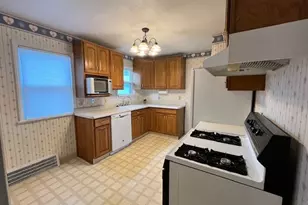 484 E 328th St, Willowick, OH 44095 - Photo 7