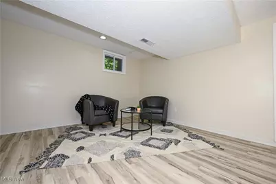 636 Flora Avenue, Akron, OH 44314 - Photo 39