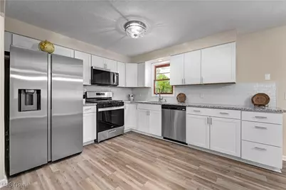 7007 Hidden Valley Drive, Amherst, OH 44001 - Photo 7