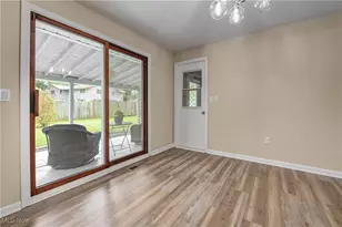 7007 Hidden Valley Dr, Amherst, OH 44001 - Photo 9