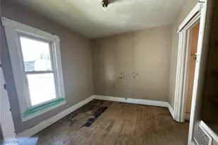 318 N Pleasant St, New Lexington, OH 43764 - Photo 11