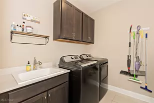 8086 Canyon Ridge, Chagrin Falls, OH 44023 - Photo 23