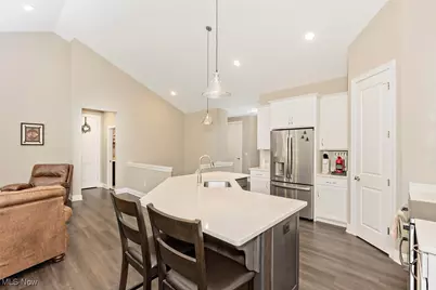 8086 Canyon Ridge, Chagrin Falls, OH 44023 - Photo 7