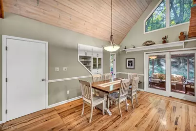 8405 Lucerne Drive, Chagrin Falls, OH 44023 - Photo 17