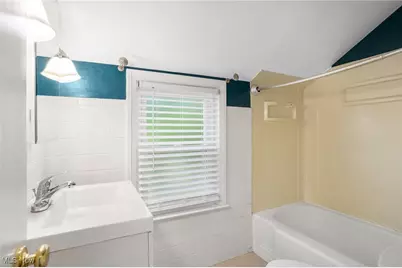 273 E 208th Street, Euclid, OH 44123 - Photo 9