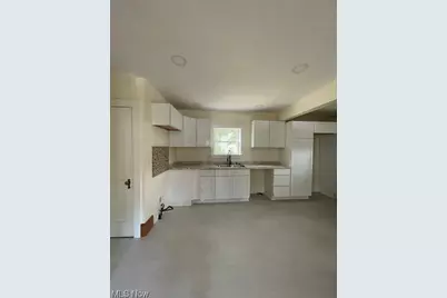 477 Robinson Avenue, Barberton, OH 44203 - Photo 9