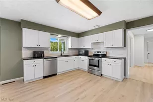 2236 Hartville Rd, Hartville, OH 44260 - Photo 7