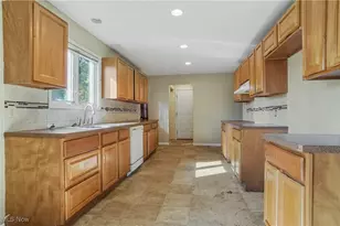 16690 Dayton St, Chagrin Falls, OH 44023 - Photo 9