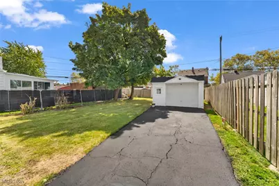 16004 Throckley Avenue, Loveland, OH 44128 - Photo 23