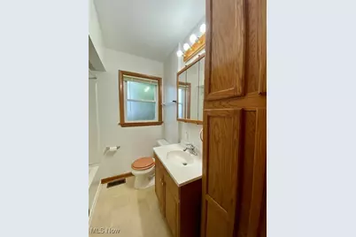 1881 17th Street SW, Akron, OH 44314 - Photo 9
