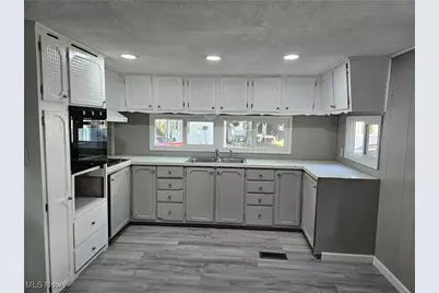 2305 E Waterloo Road, Akron, OH 44312 - Photo 3