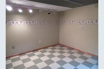 631 W 8th Street, Salem, OH 44460 - Photo 11